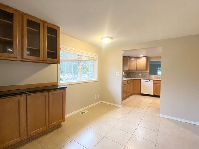 Building Photo - DOWNTOWN Covington home w/ basement