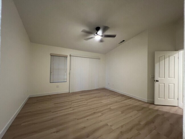 Building Photo - Gorgeous 3 bedrooms, 2 baths in highly desired North La Quinta