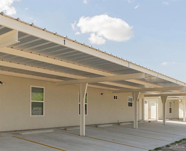 Building Photo - 10 English N Ave