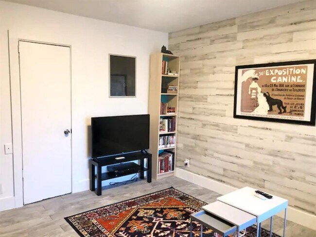 Building Photo - 5909 Bolm Rd