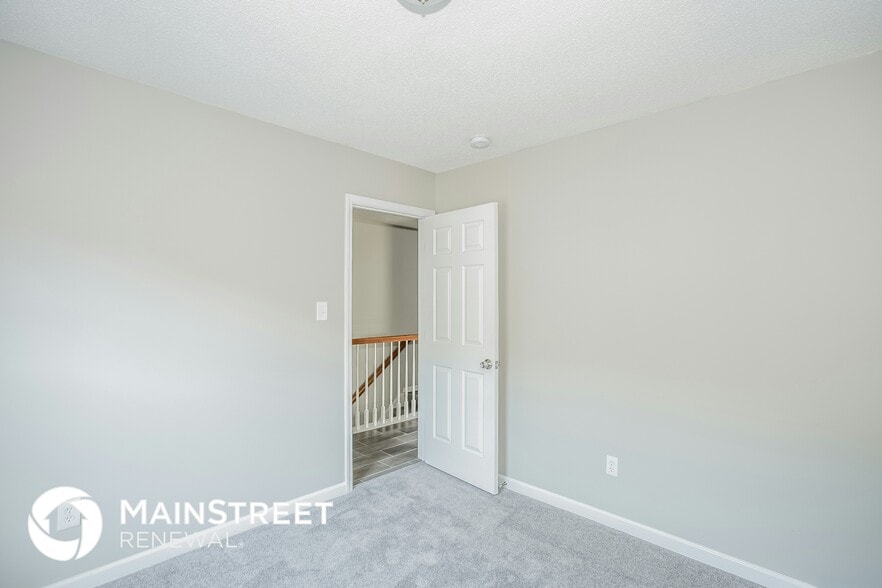 Building Photo - 135 Bellelaine Dr