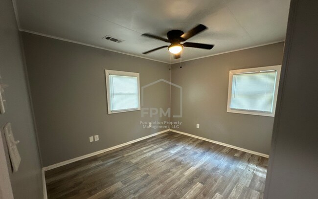 Building Photo - 8559 Chippingham Dr