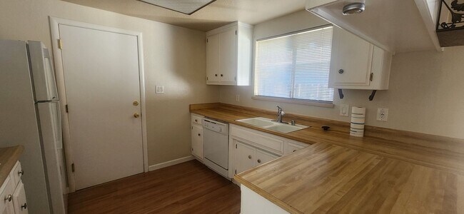 Building Photo - 8132001/37