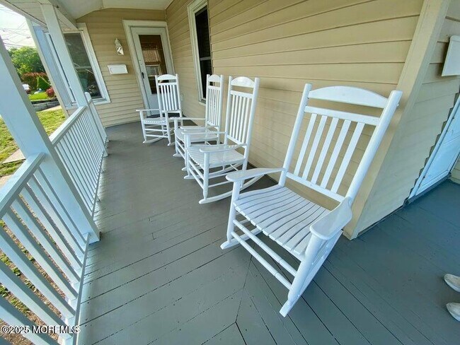 Building Photo - 601 Main St