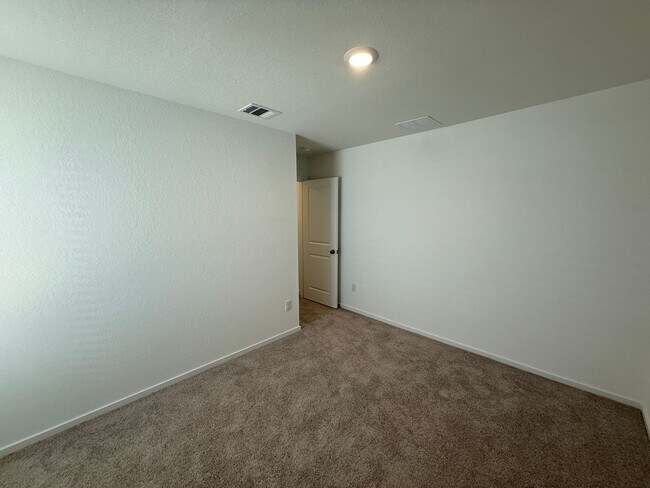 Building Photo - Brand NEW 4-bedroom, 2-bathroom home for l...