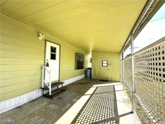 Building Photo - 280 Flame Ln