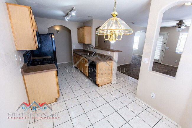 Building Photo - 12913 W Palm Ln