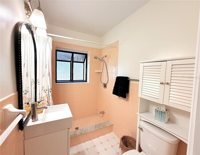 Building Photo - 225 Cevera Rd