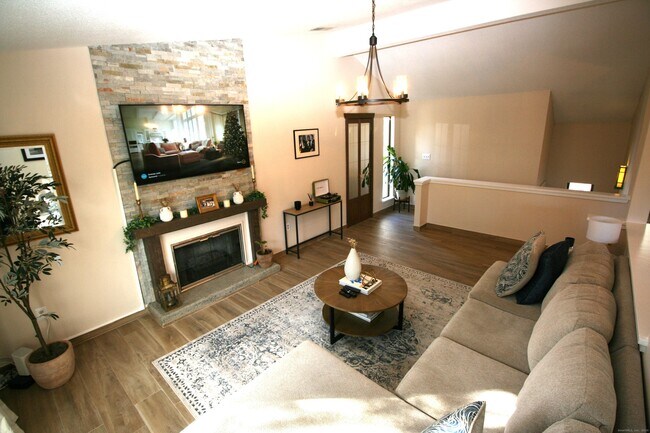 Building Photo - 7 Twin Oak Ct