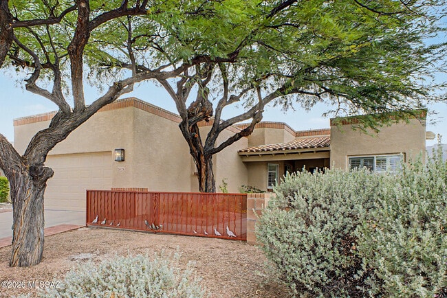 Building Photo - 5555 N Cres Ridge Dr