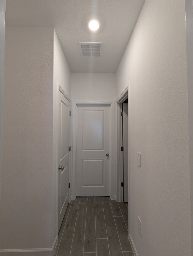 Building Photo - Beautiful newer-construction 4-bedroom, 3-bath home located in Trailhead Landing