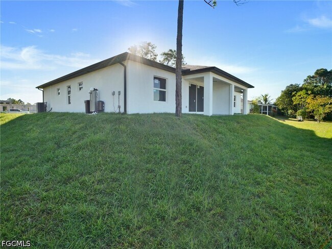Building Photo - 918 Eisenhower Blvd