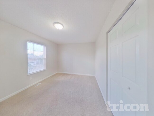 Building Photo - 131 Quiet Grove Dr