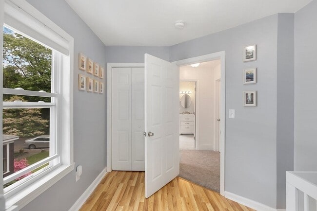 Building Photo - 37 Lindsay St