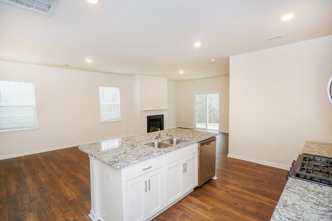 Building Photo - 538 King Clover Ln