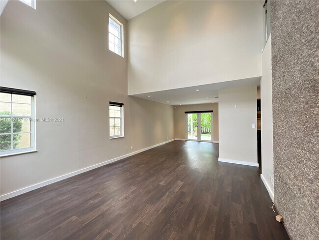 Building Photo - 10774 Lenox Rd