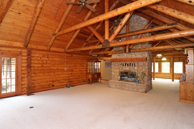 Building Photo - Gorgeous Log Cabin near West Lafayette!