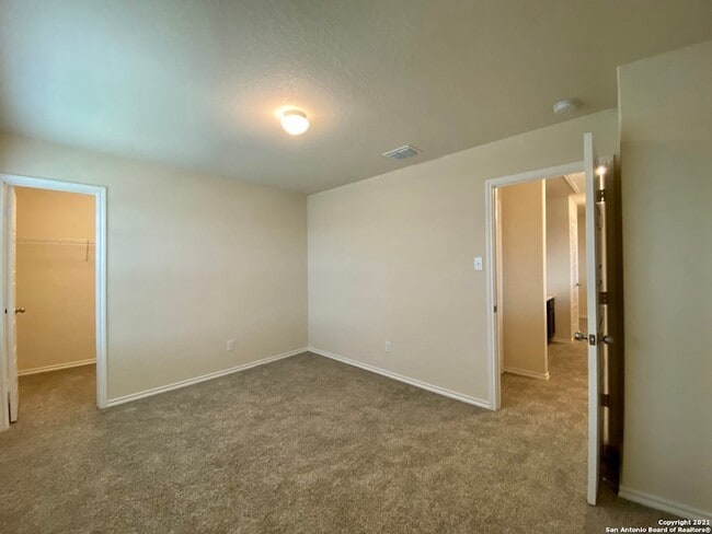 Building Photo - 491 Hunters Rnch E