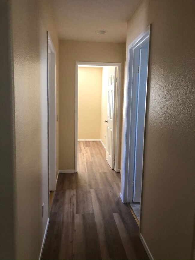 Building Photo - Spacious 4bd/2.5ba house in Moreno Valley on Blazer Ct!