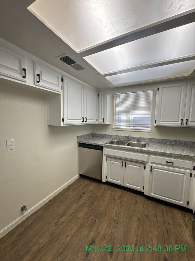 Building Photo - 1566