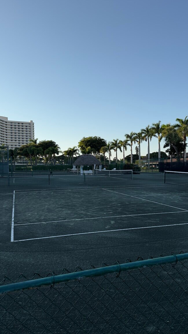 Building Photo - 651 Seaview Ct