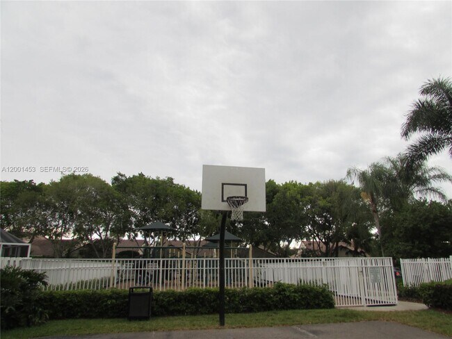 Building Photo - 721 Talavera Rd