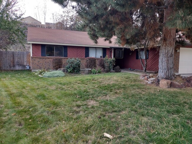 Building Photo - Classic South East Boise Home Available Now!