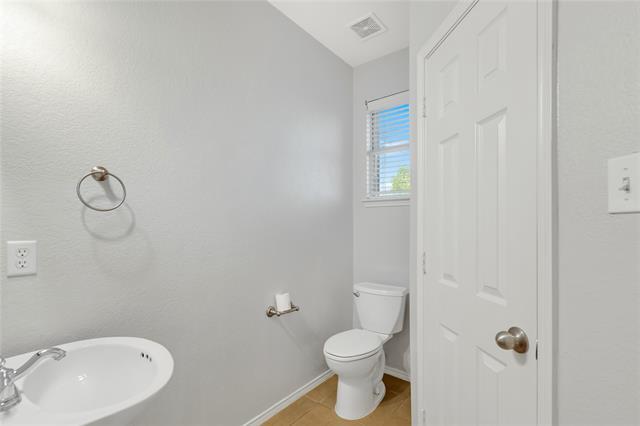 Building Photo - 932 Peach Ln