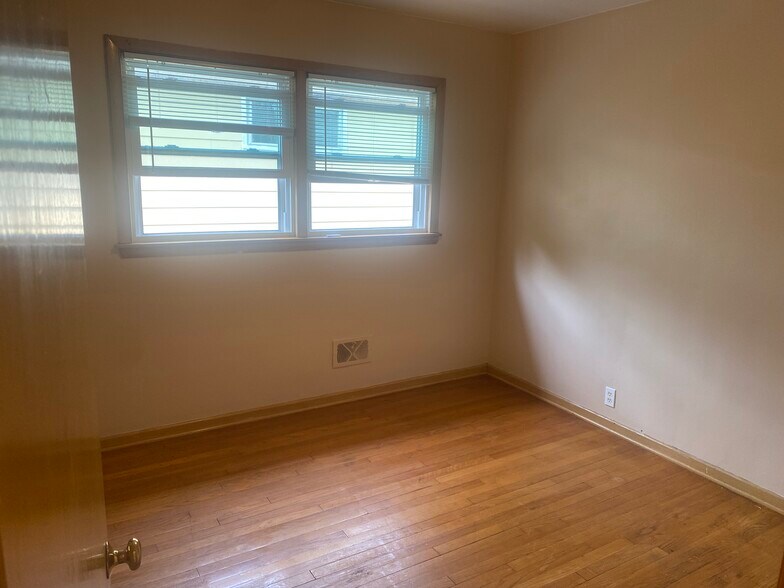 Building Photo - 3536 N 85th St