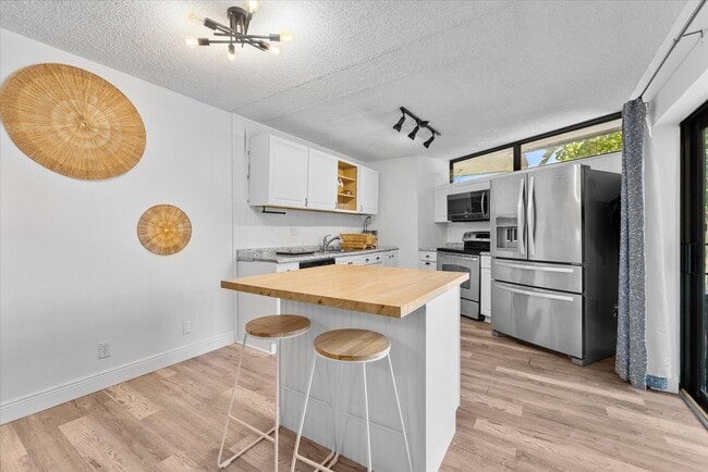 Building Photo - 3750 Victoria Dr