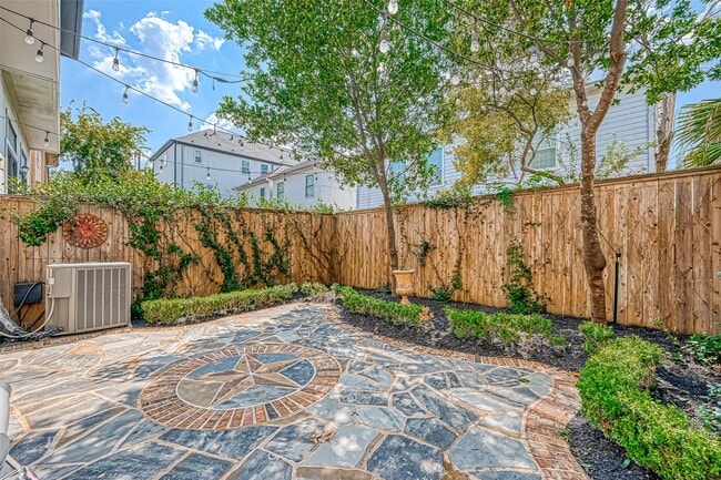 Building Photo - 5811 Kiam St