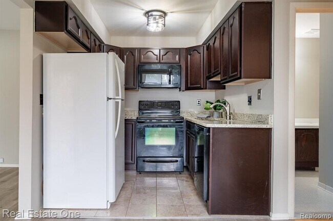 Building Photo - 37095 Nottingham Dr