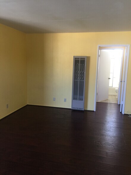 Building Photo - 1832 S Curson Ave