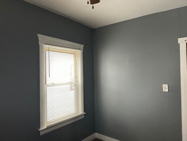 Building Photo - 2646-2648 E 122nd St