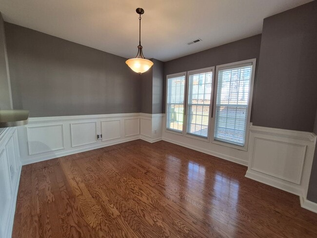 Building Photo - NEW LISTING!!!!!