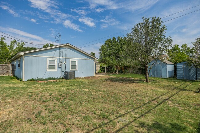 Building Photo - 5119 Oregon Trl