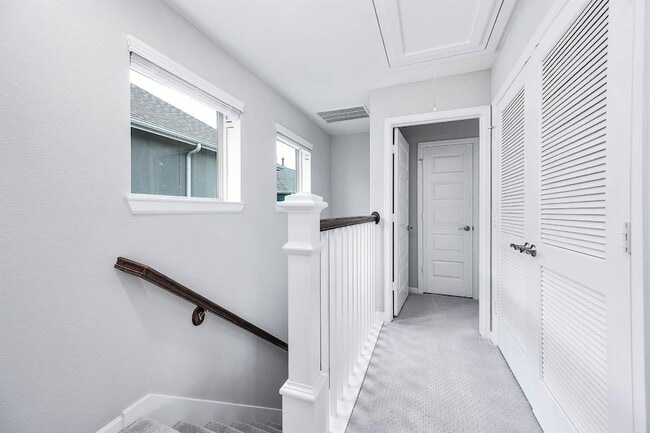 Building Photo - 2022 Groveland Glen Dr