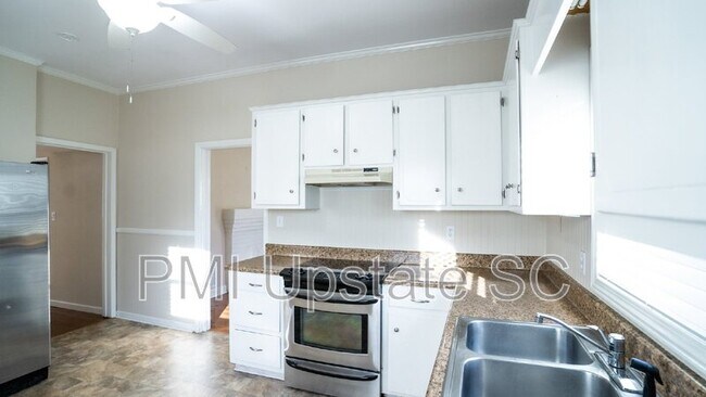 Building Photo - 68 Smythe Ave