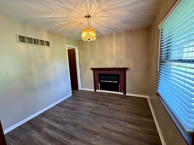 Building Photo - Spacious, Private Retreat in the Heart of the City