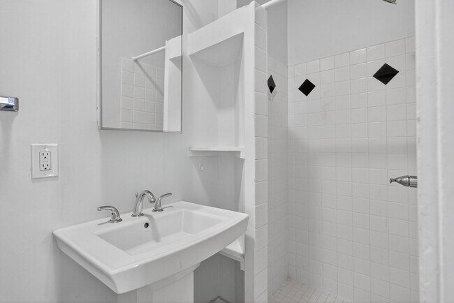 Building Photo - 521 Olive Ave