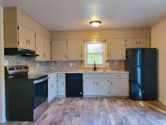 Building Photo - 1522 N Reading Rd