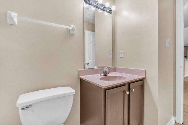 Building Photo - 5383 Twin Valley Ln