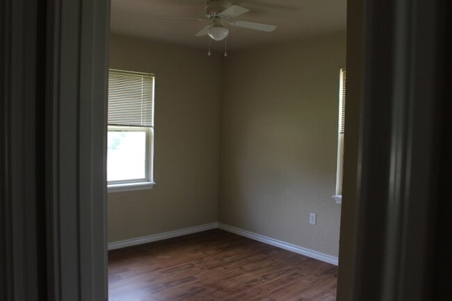 Building Photo - Pet friendly!!