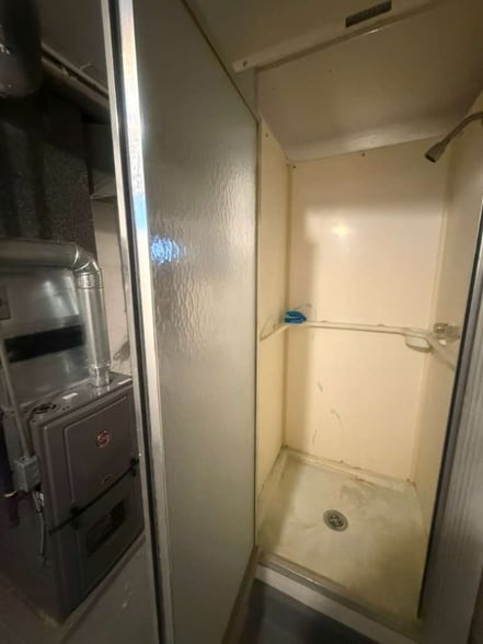 Building Photo - 9002 S Highland Ave