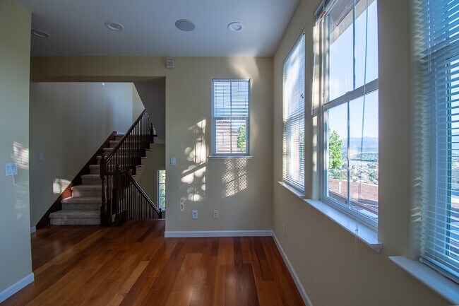Building Photo - 749 Batista Dr