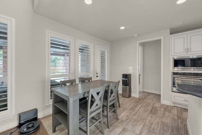 Building Photo - 4047 Steep Woods Dr