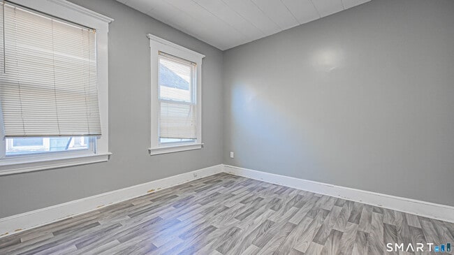 Building Photo - 88 William St