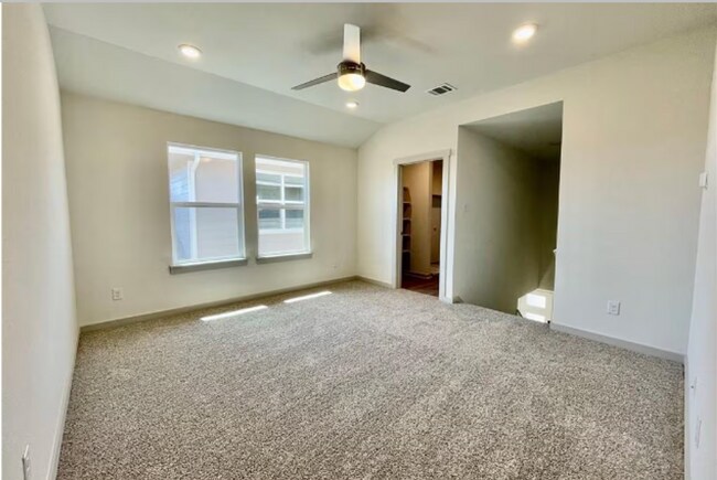 Building Photo - Spacious - Like New - 4 Bedrooms - Versatile!