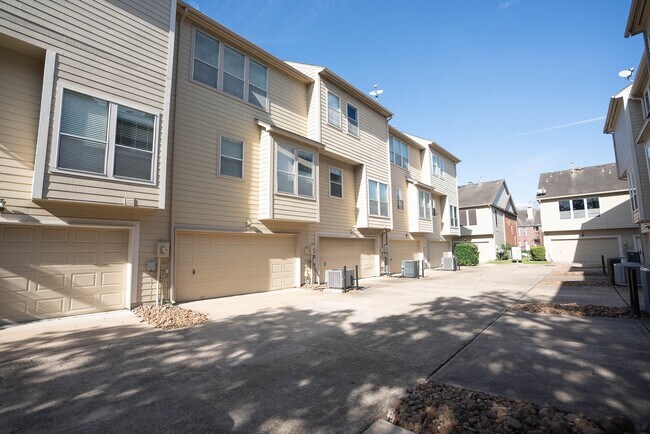 Building Photo - 1515 Drew St