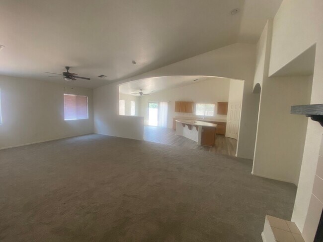 Building Photo - Corner Lot